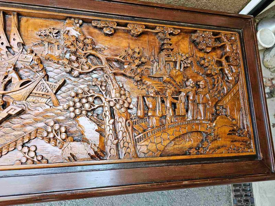 Конзолен шкаф в стил Чипъндейл