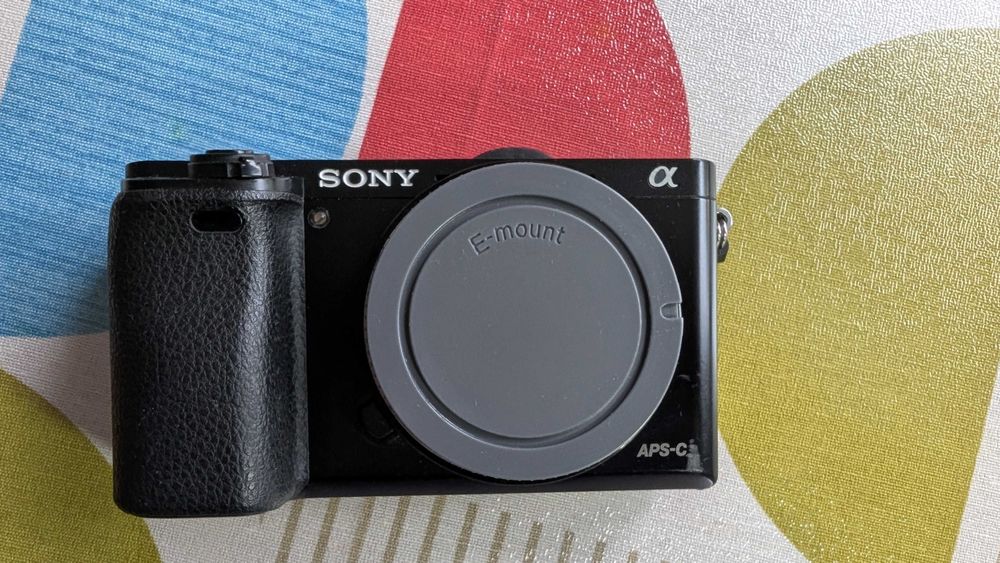 Продавам фотоапарат Sony A6000 – без обектив (body)