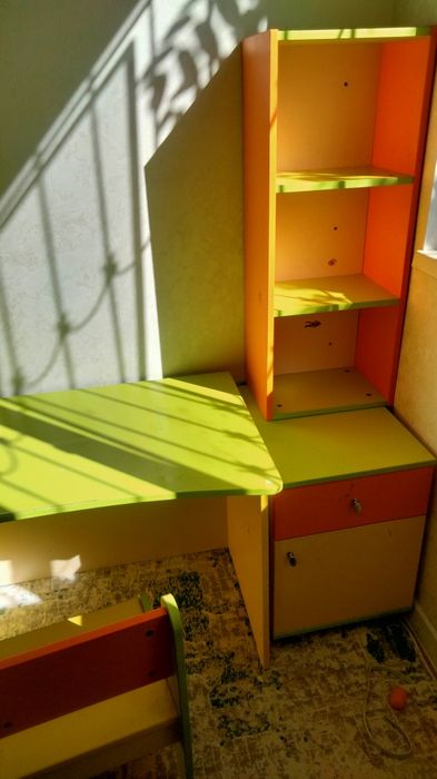 Продаётся очень яркая красивая мебель, прямо глаза радует,качество бом