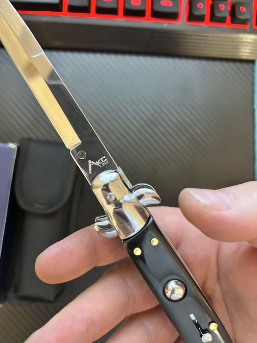 Briceag stiletto AKC italy  lungime totală 22.3 cm, grosime lamă 3 mm