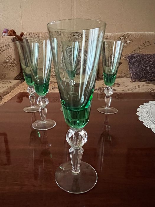 Продаются фужеры для шампанского.
