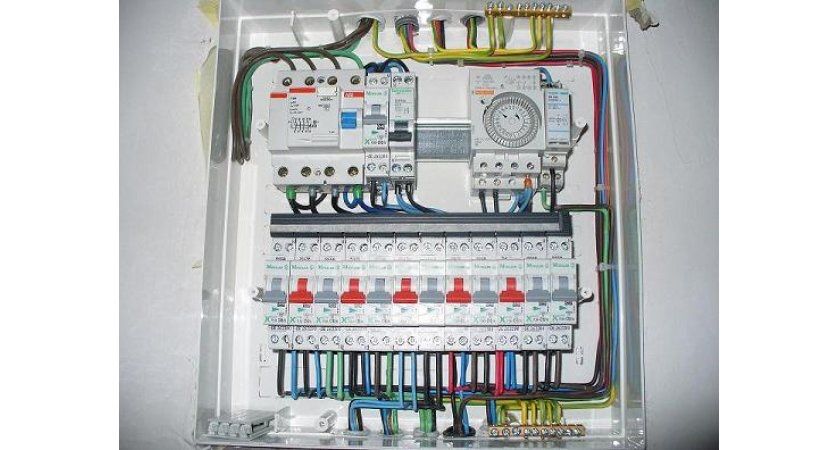 Electrician. Montaj instalatii electrice