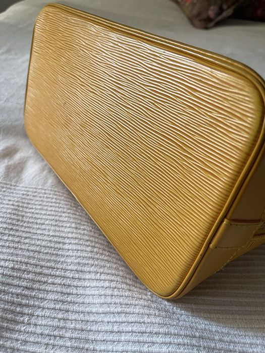 Geanta Alma Medium Louis Vuitton piele EPI