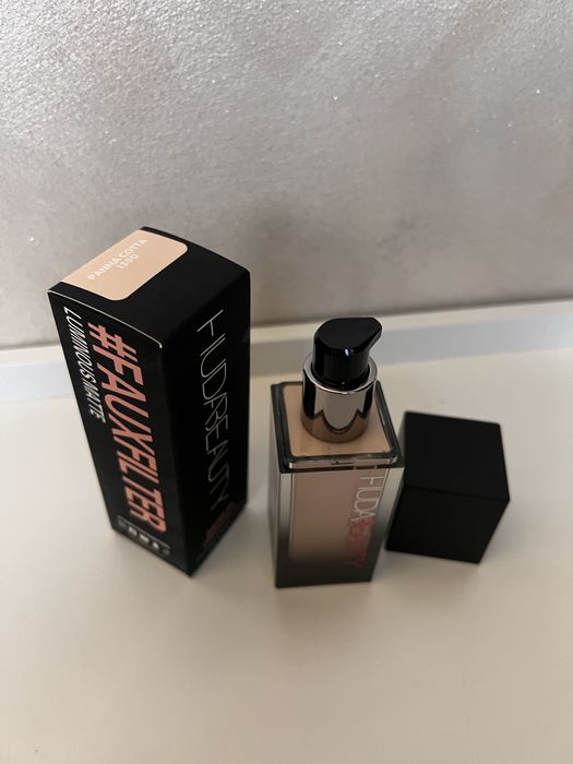 Fond de ten Huda Beauty