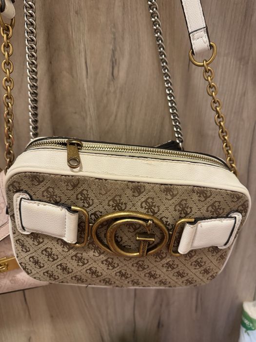 Чанта от Guess :)