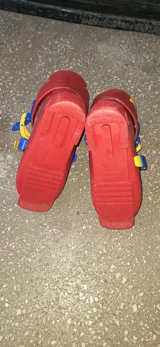 Schiuri Atomic 110 copii cu bete și clăpari