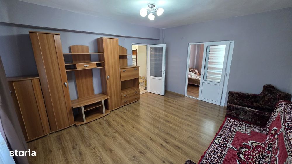 Vand ap 2 camere zona Piata Mare