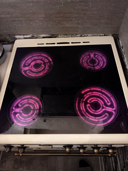 Продавам фурна с котлони Finlux