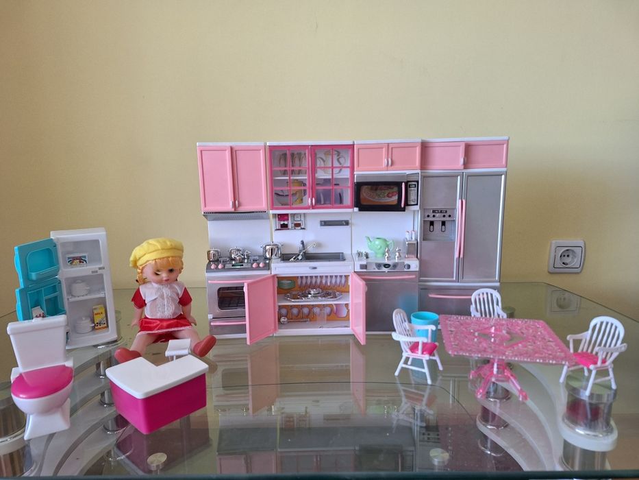 Къщата на Барби Barbie с подарък