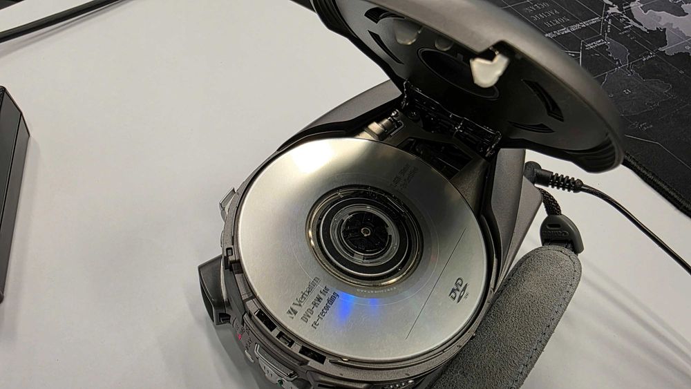Camera video Canon DC40 cu scriere pe mini DVD (Camcorder NTSC DC40)