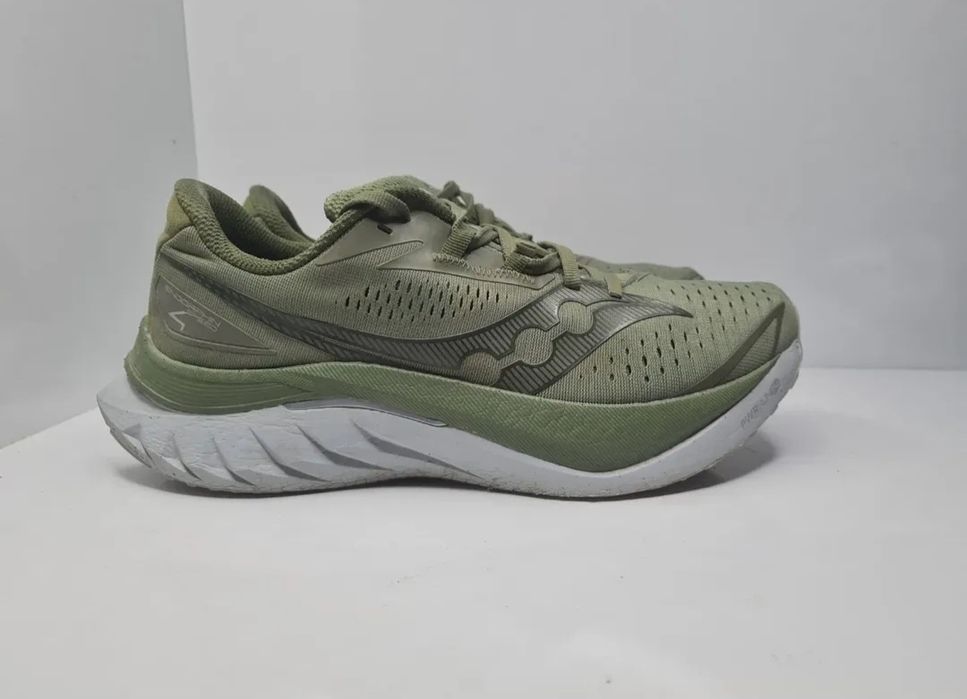 Маратонки Saucony Endorphin Speed 4

Носени няколко пъти,като нови.