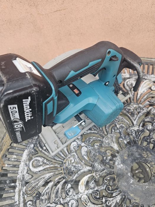 Circular makita DHS680