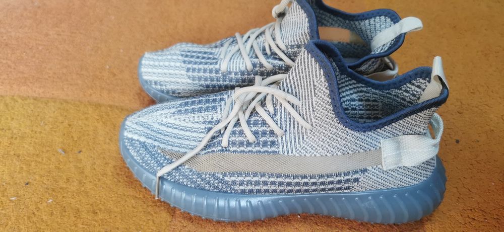 Yeezy bost model nou