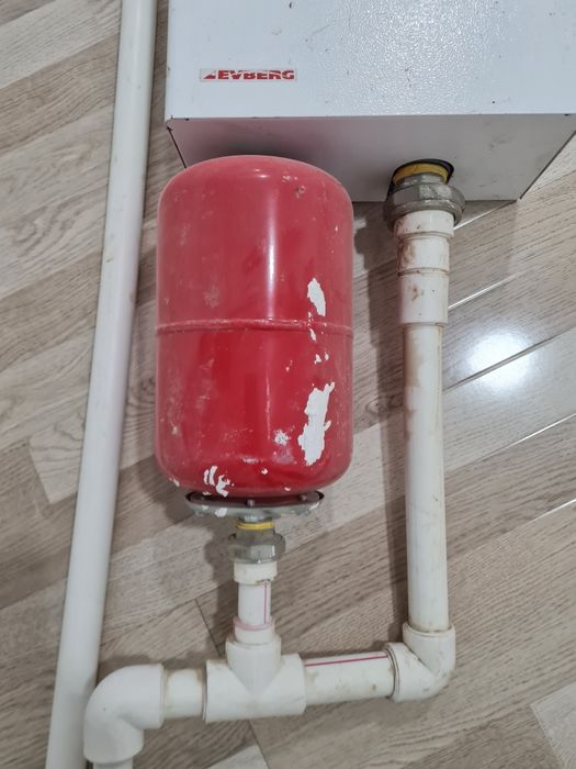 Электрический  котел  и  другие  детали  в комплекте