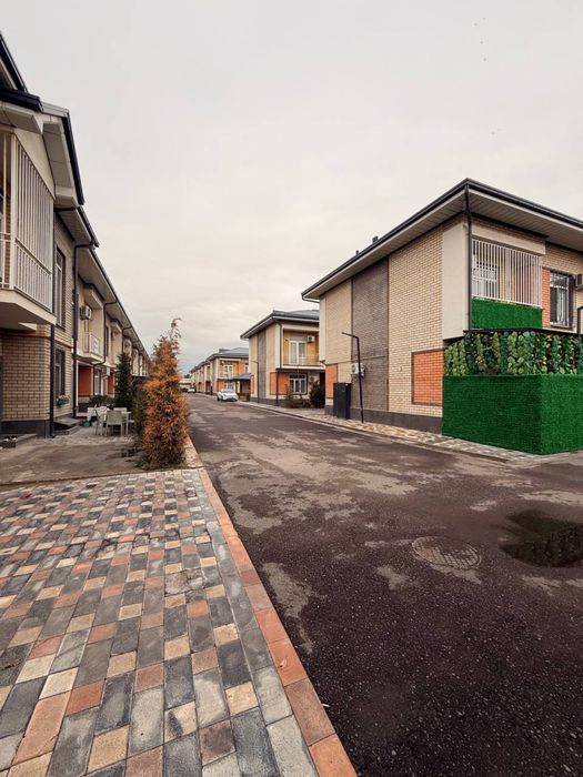 Mirabod rayonda 2 etajli kotej srochna sotiladi 24/7 qorovul hizmati