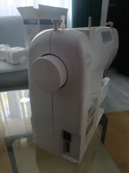 Masina de cusut electromecanica Brother J17S