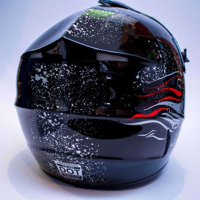 Каска подходяща за мотокрос , планински велосипед , ел. тротинетка