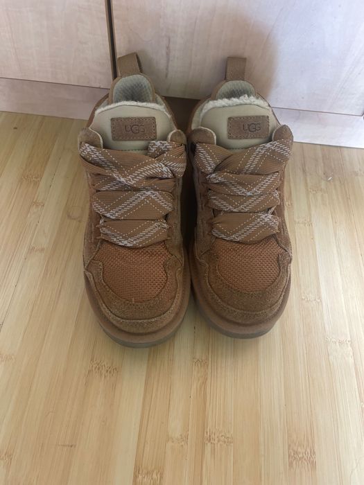 Vând UGG lowmel