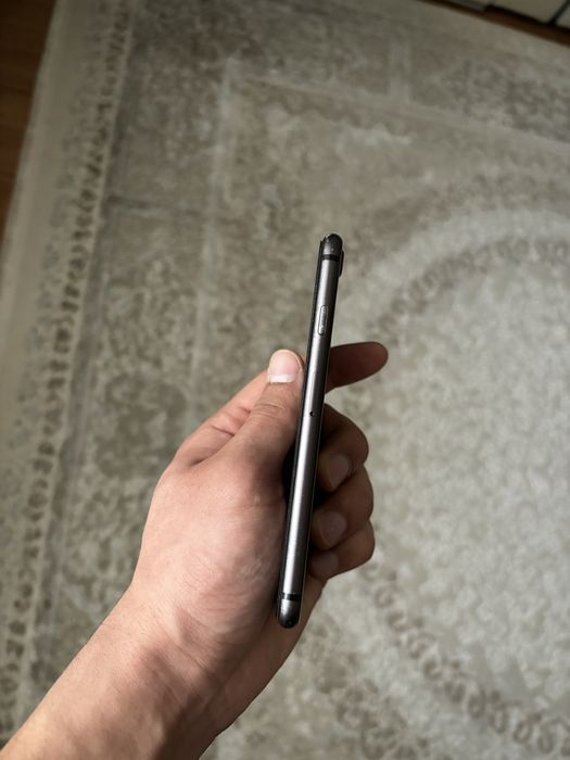 iPhone 8 (Айфон) в хорошем состояний