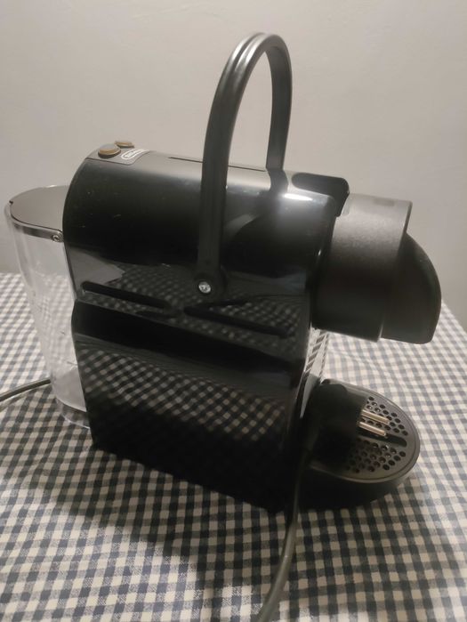 Nespresso deLonghi кафе машина