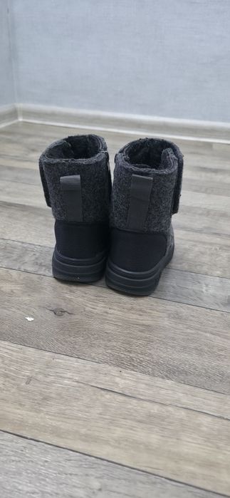 Продам детские зимние сапожки