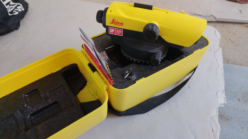 Продам нивелир Leica NA520