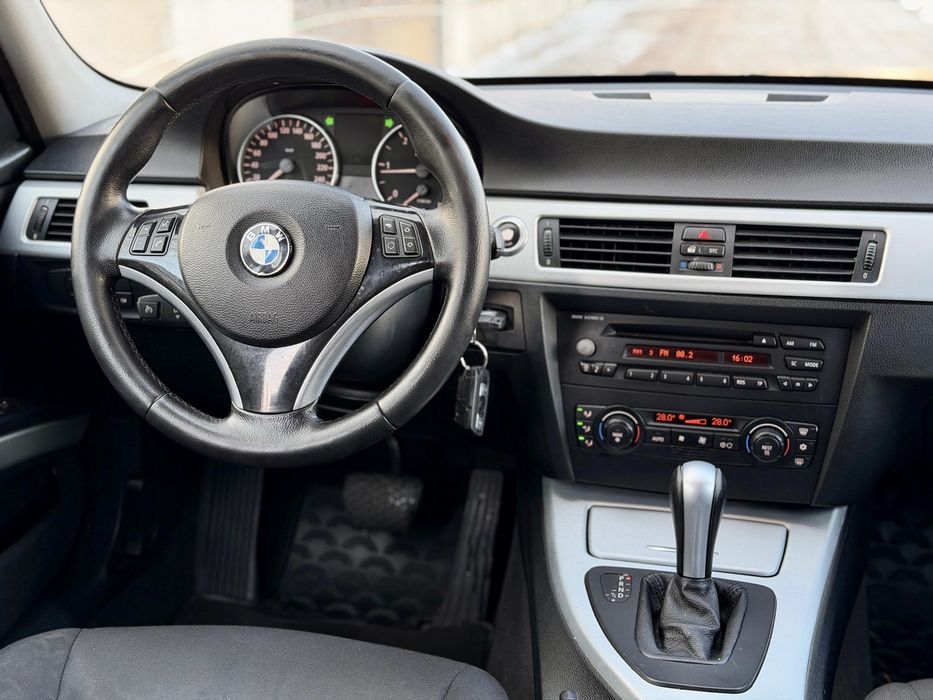 • Bmw Seria 3 E90 / 320D - Automat / Bixenon / Parc Auto rate •