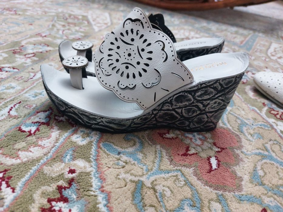 Женская обувь MONROE