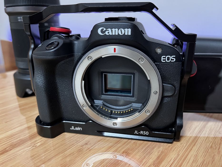 Canon EOS R50 + RF-S 18-150 mm, 4k, 24.2 MP, impecabil