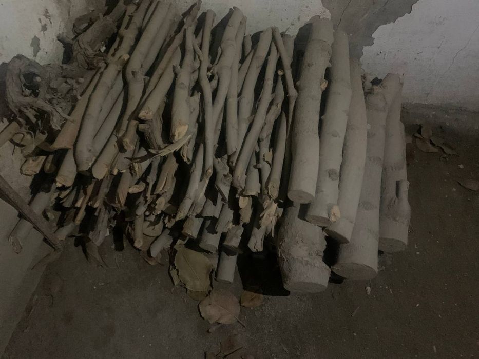 Утин сотилади   продаётся дрова