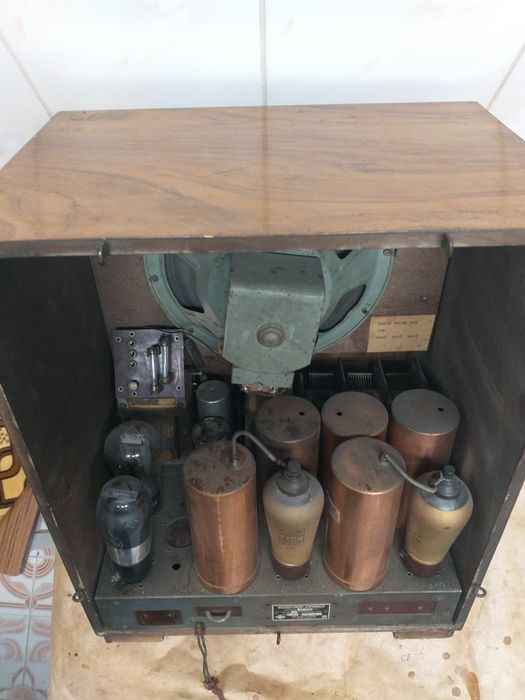 Radio vechi de 92 de ani, funcțional