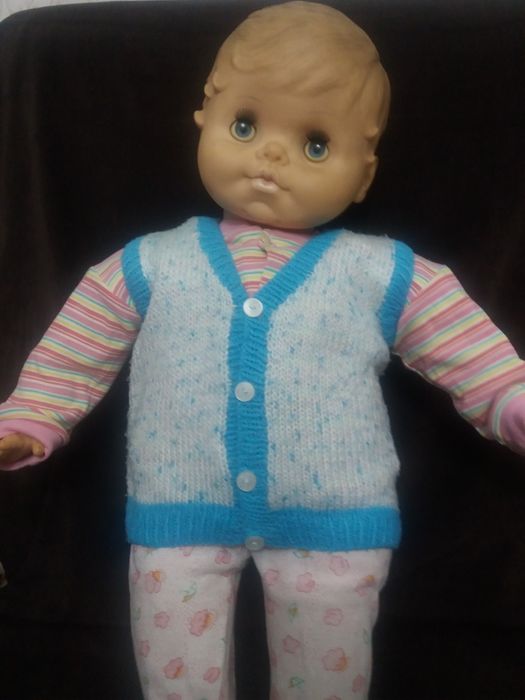 Срочно безрукавки на мальчика и на девочку от 0-4 лет.