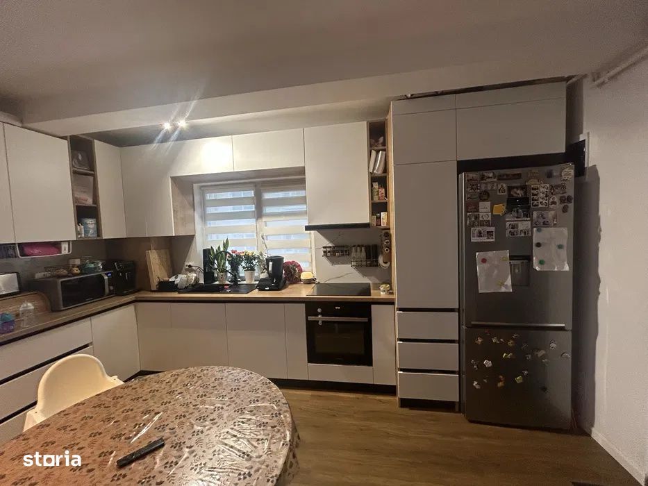Apartament cu 3 camere, 2 bai, parcare, zona Cetatii