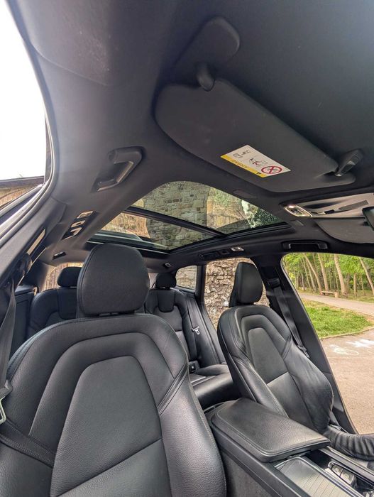 Volvo XC60 D4 AWD 190 CP 2019 | Panoramic | HUD | Pilot Assist | ACC | Cârlig Electric