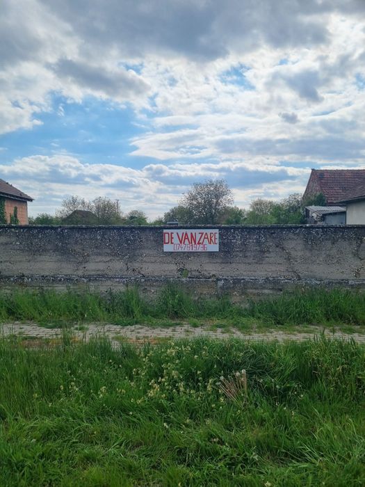 Vând teren intravilan