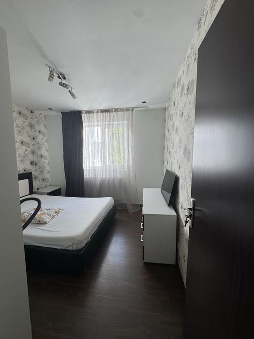 Inchiriez apartament