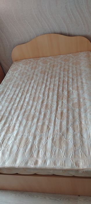 Продам кровать с матрасом