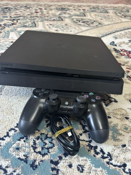 Sony playstation 4 slim