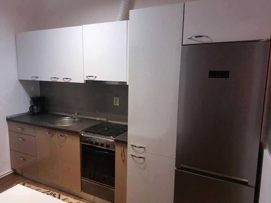 Închiriez garsoniera