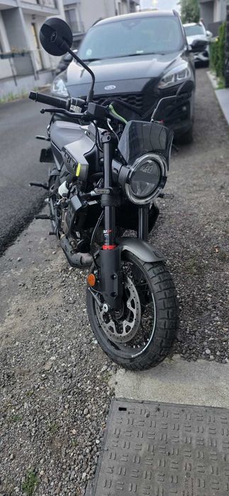Motocicleta Husqvarna Svartpilen 401
