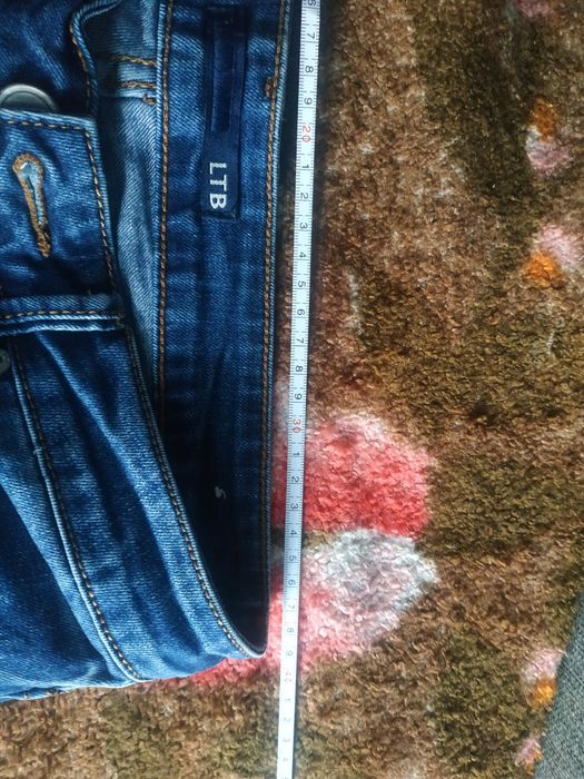 Продам джинсы фирменные
