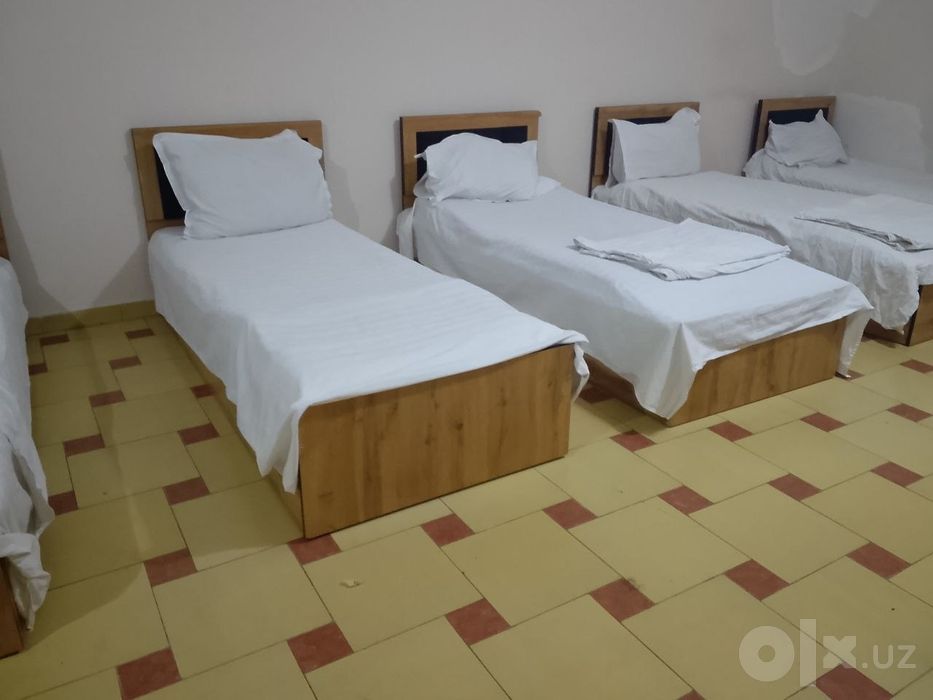 Kvartira hostel 8 kishilik hona va 6 kishilik honalar bor oyiga 800