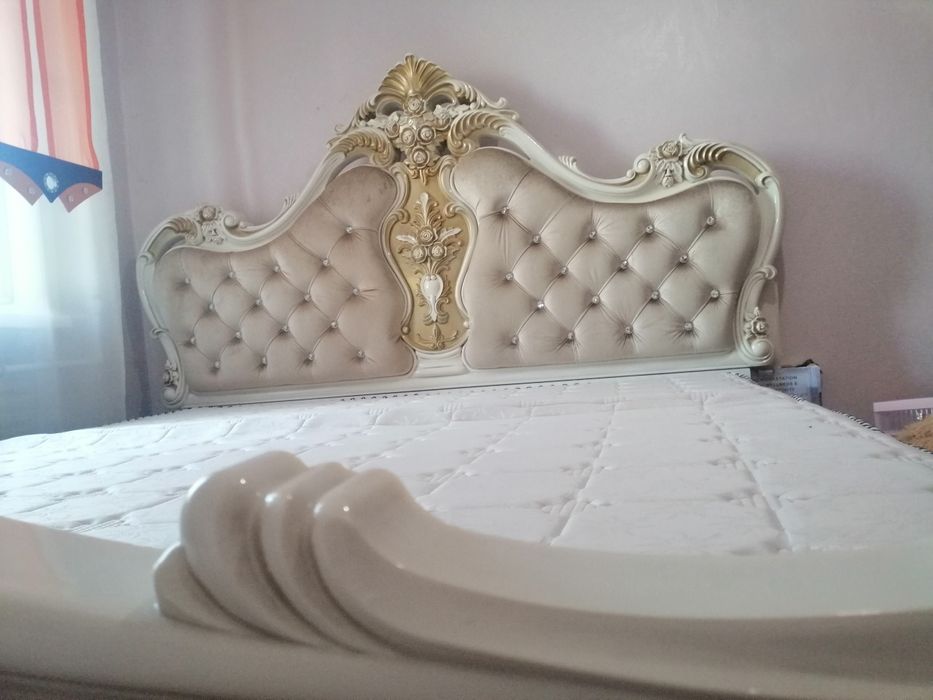 Спальный кровать