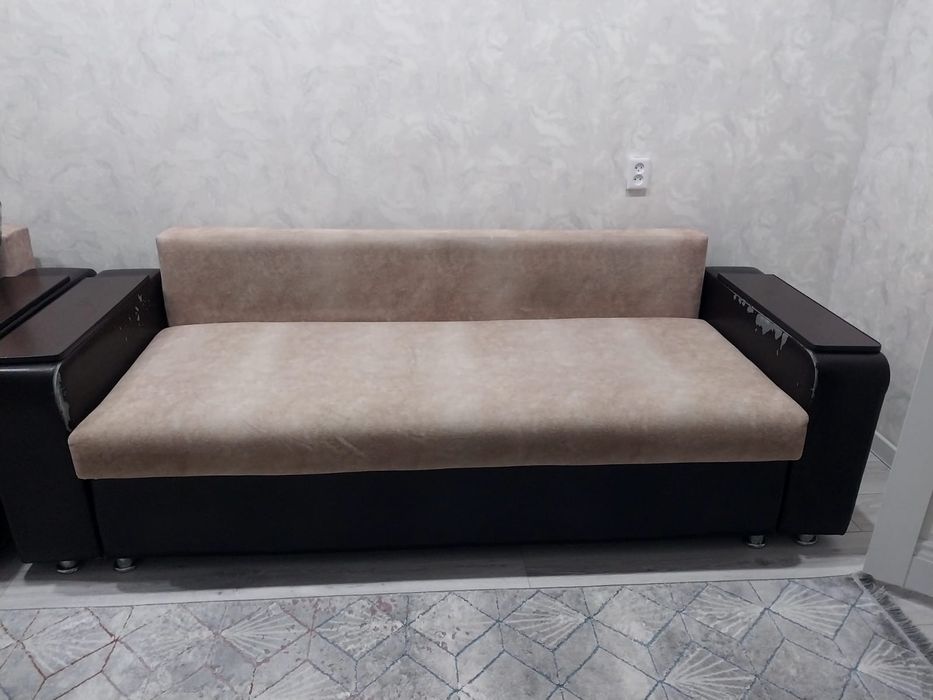 Продам удобный диван с 3 подушками
