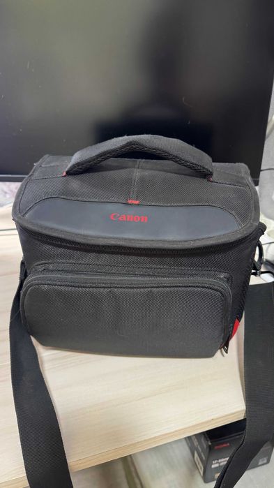 Цифровая зеркальная фотокамера Canon EOS 650D