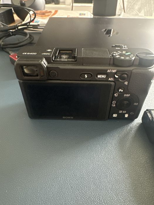Vand sony a6400+cage+3 baterii in garantie inca un an