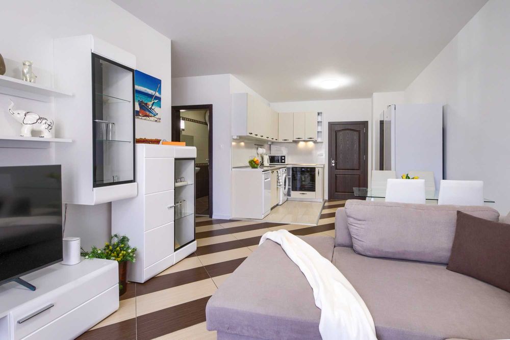 На плажа! Двустаен с две бани с гледка море в комплекс Хевън!