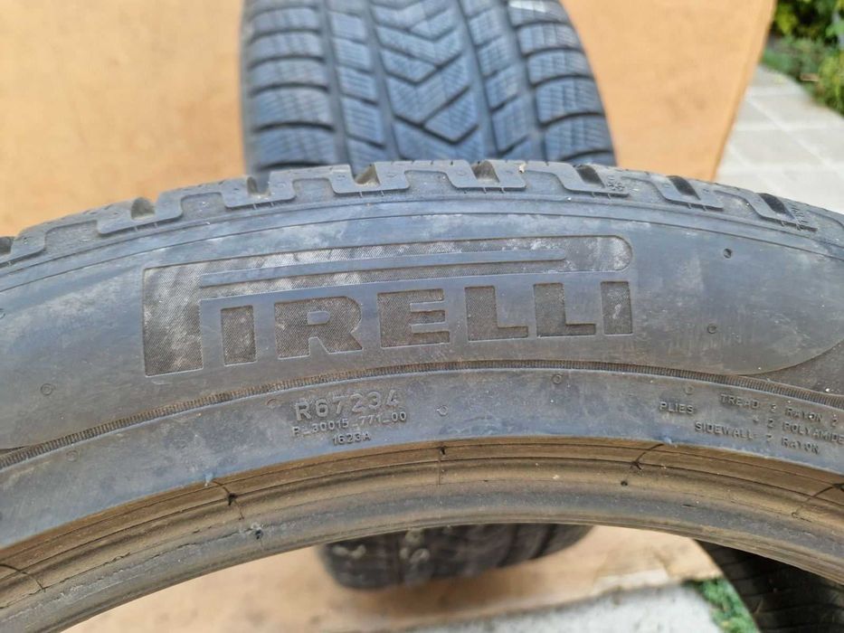 2 Pirelli R22 325/35 Зимни гуми  DOT3521