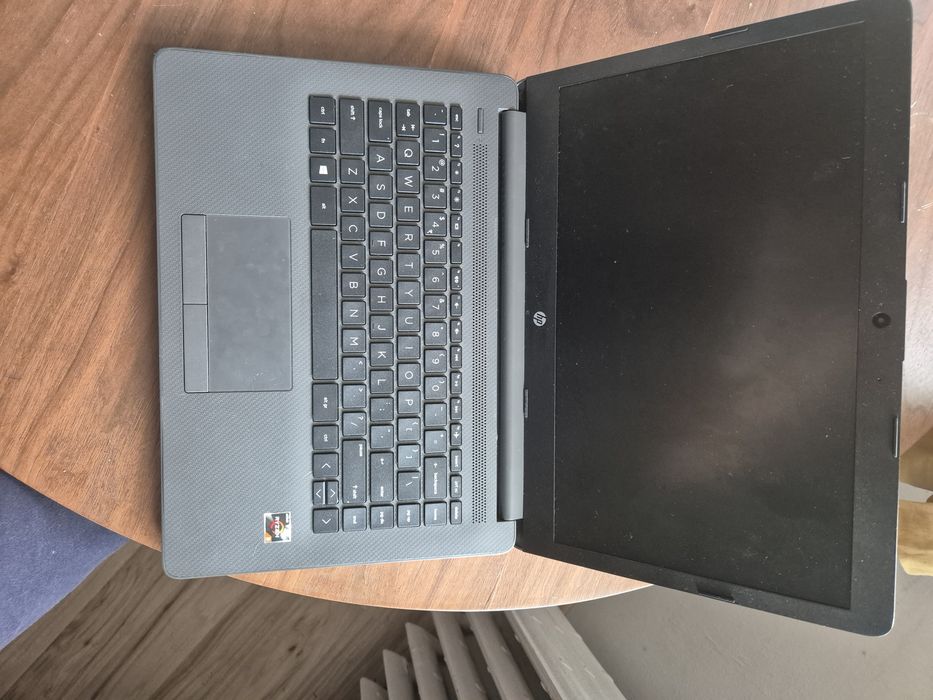 Laptop HP 245 G7