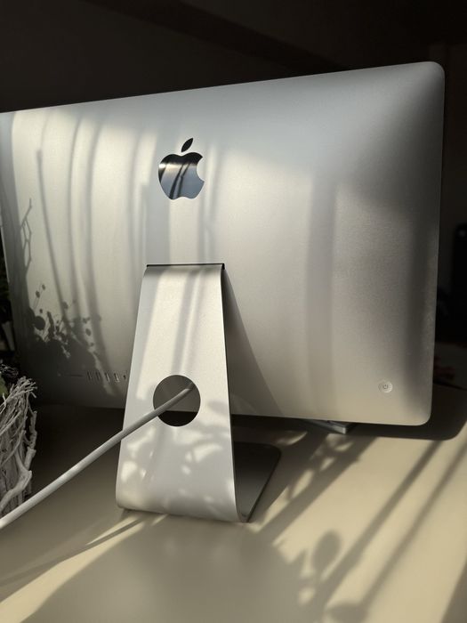 iMac 21.5" Retina 4K 2019 — i5 3 GHz, Radeon Pro 560X, 1TB Fusion Drive